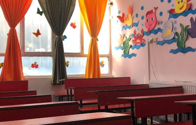 کلاس دبستان دخترانه غرب مشهد