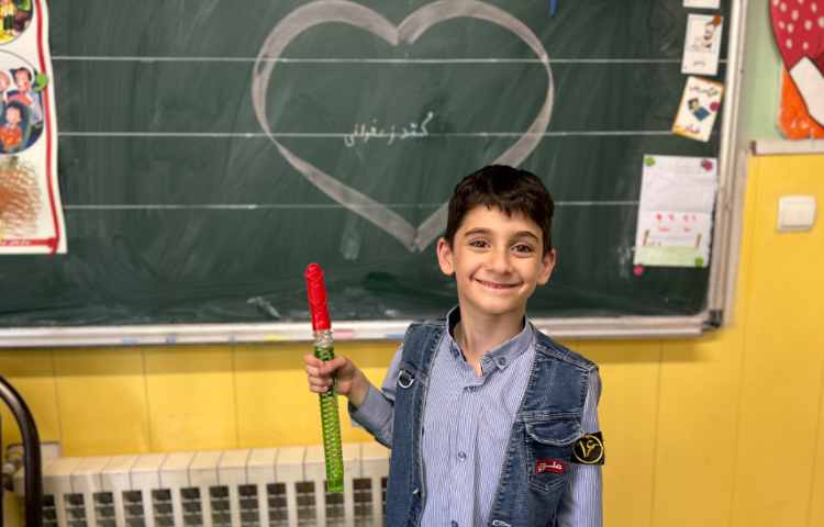 آخرین جشن اسم در کلاس توت فرنگی ( آقای محمد زعفرانی )