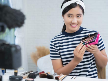 چرا نوجوانان به آرایش کردن تمایل دارند؟