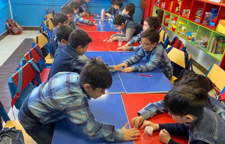 :آزمایشگاه، ساختن برف در کلاس قاصدک 1