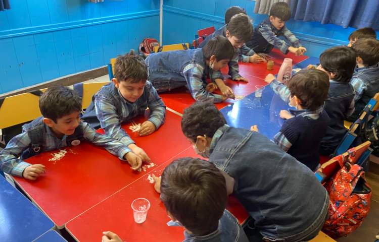 :آزمایشگاه، ساختن برف در کلاس قاصدک 2