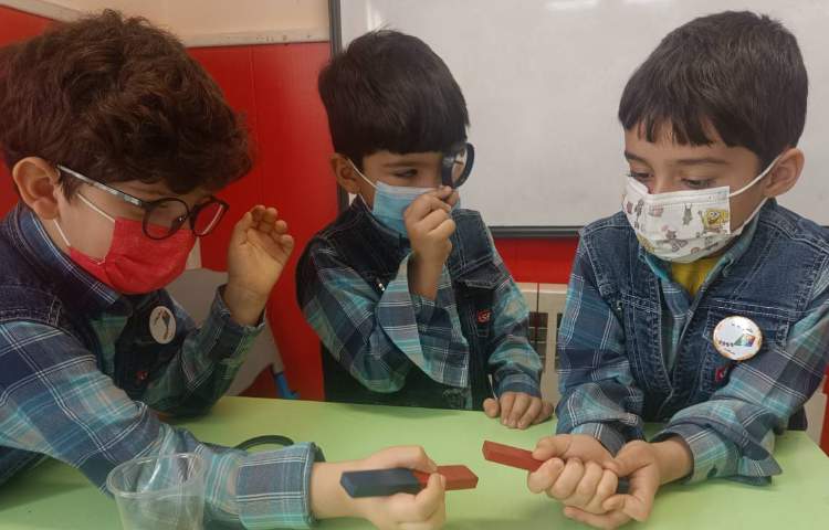 :آزمایشگاه، شناخت کاربرد آهنربا و ذربین 3