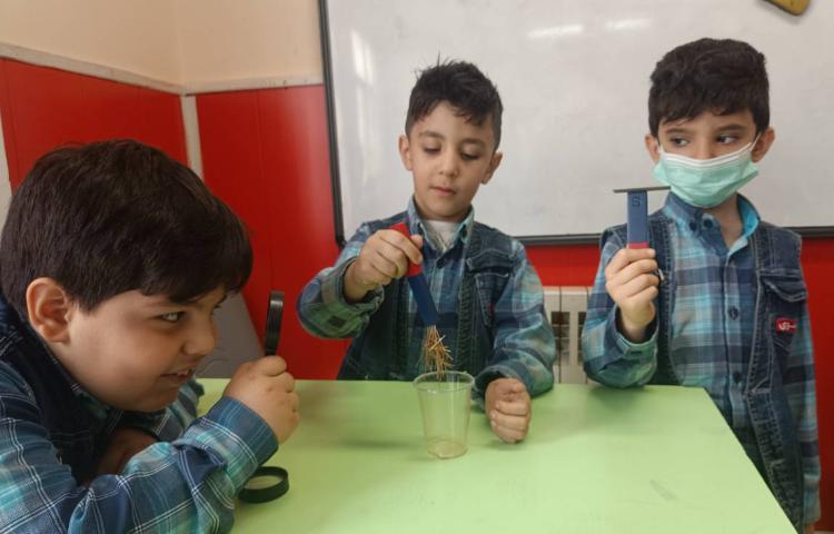 :آزمایشگاه، شناخت کاربرد آهنربا و ذربین 6