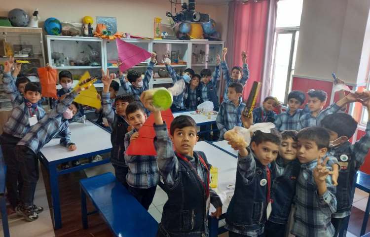 :آزمایشگاه علوم، ساخت هرم غذایی در گروه های چهارخانه، کلاس زمین 7