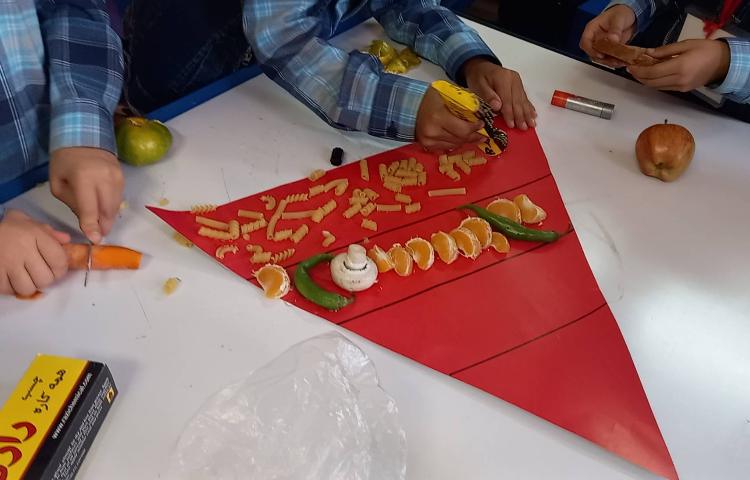 :آزمایشگاه علوم، ساخت هرم غذایی در گروه های چهارخانه، کلاس زمین