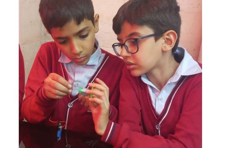 آزمایشگاه علوم 1