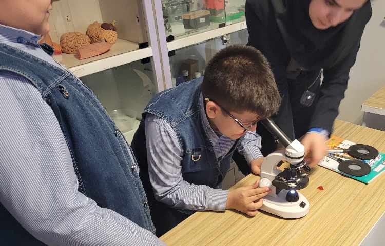 آزمایشگاه علوم 3