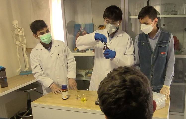 آزمایشگاه علوم 4