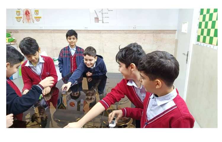 آزمایشگاه قطب های ناهمنام