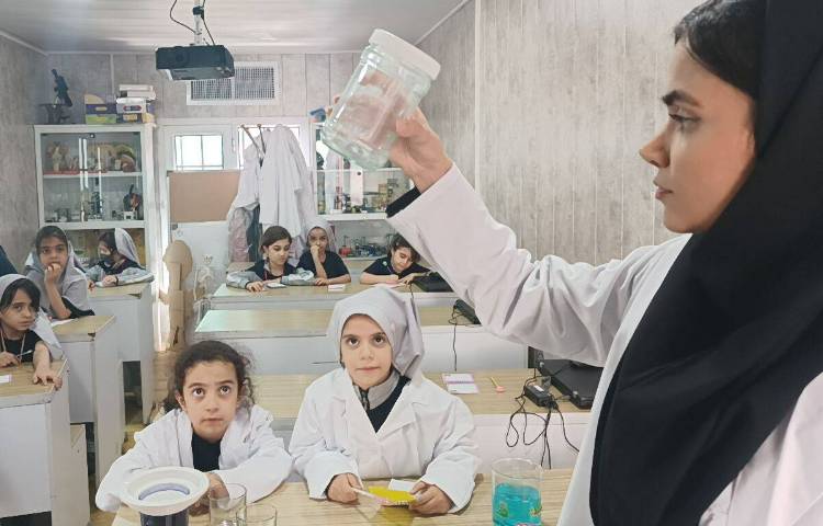 آزمایشگاه 8
