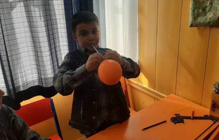 :آزمایش بادکنک پرنده (کتاب کار علوم علوی) 3