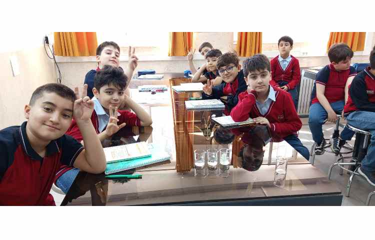 آزمایش تاثیر گرما و ذرات مواد در حل شدن 1