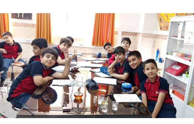 آزمایش تاثیر گرما و ذرات مواد در حل شدن 6