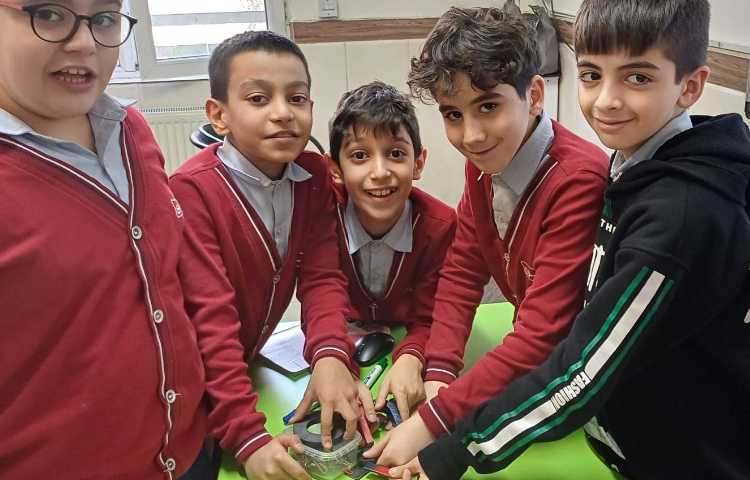 آزمایش تفاوت ربایش آهن رباها 4