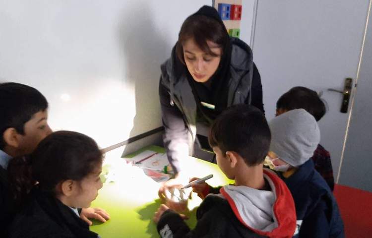 آزمایش جذاب تشکیل سایه ها با نقاشی پسرانم 1