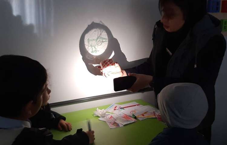 آزمایش جذاب تشکیل سایه ها با نقاشی پسرانم 2