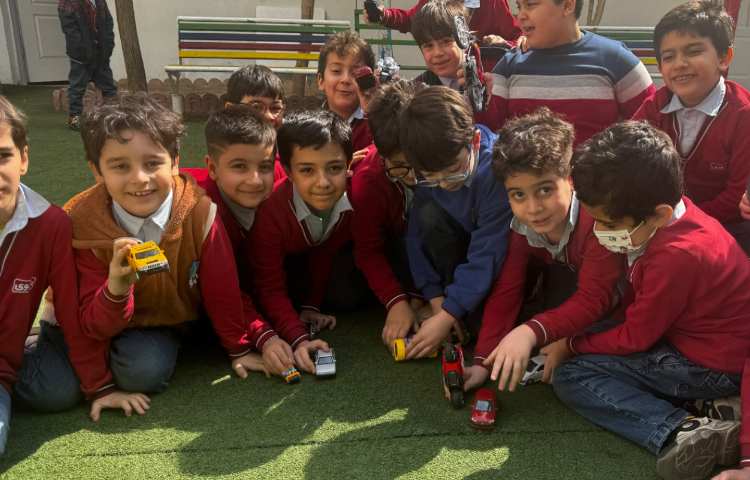 آزمایش حرکت ماشین بر روی سطوح مختلف 1