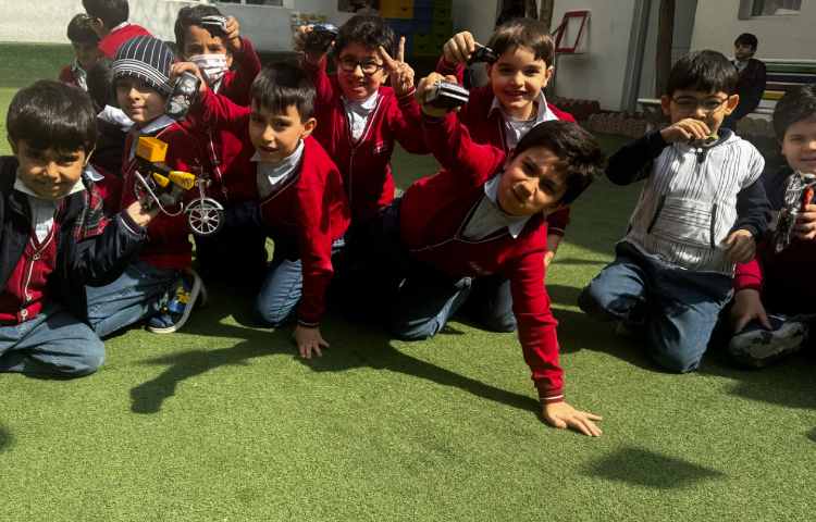 آزمایش حرکت ماشین بر روی سطوح مختلف