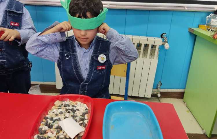 آزمایش حواس پنجگانه شناخت زبری نرمی بو مزه صداو... 4