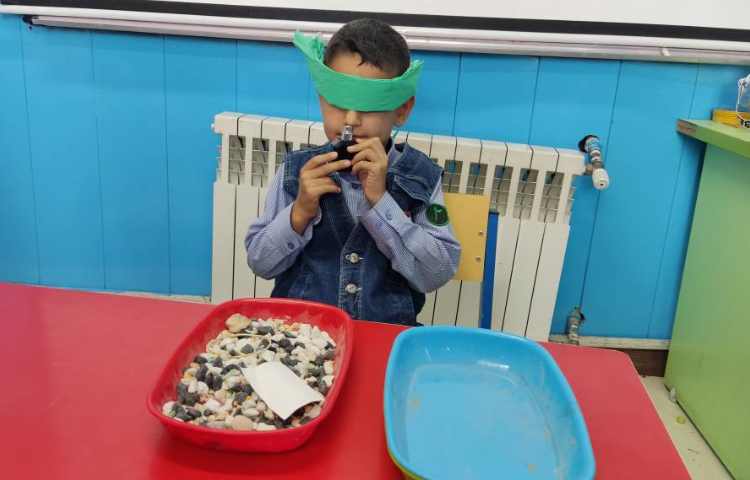 آزمایش حواس پنجگانه شناخت زبری نرمی بو مزه صداو...