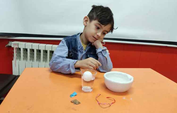 آزمایش زیرآب -روی آب درس علوم 1