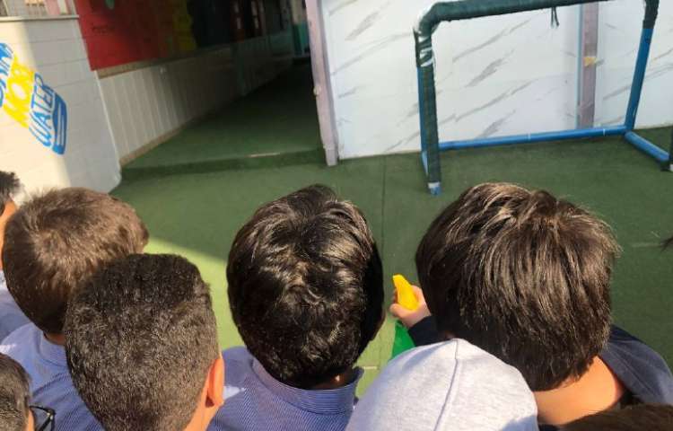 آزمایش ساخت رنگین کمان به کمک آب فشان و لوله خودکار 1