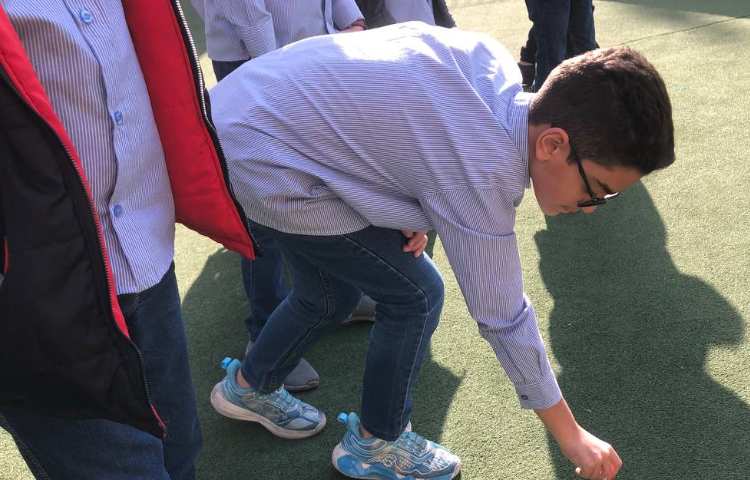 آزمایش ساخت رنگین کمان به کمک آب فشان و لوله خودکار 2