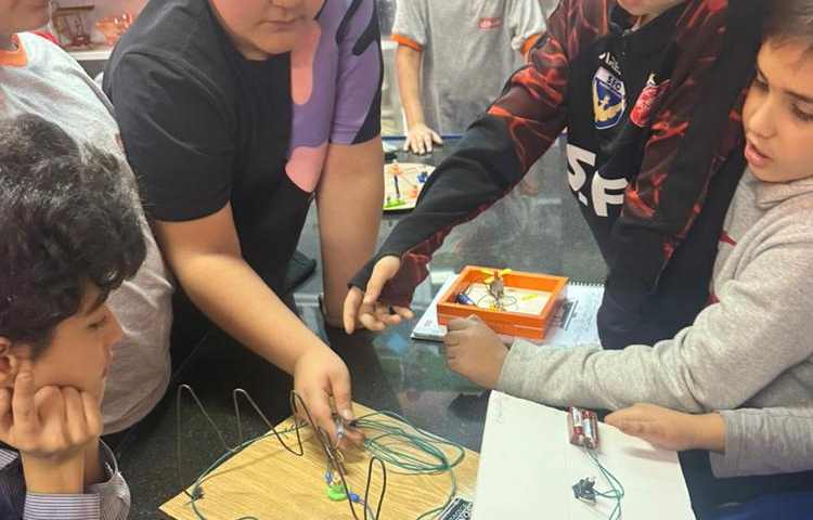 آزمایش ساخت عصب سنج درس پنجم علوم در ازمایشگاه 1