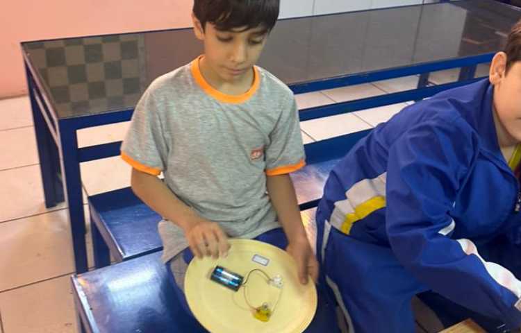 آزمایش ساخت عصب سنج درس پنجم علوم در ازمایشگاه 2