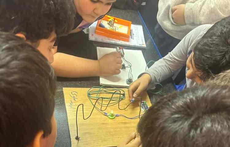 آزمایش ساخت عصب سنج درس پنجم علوم در ازمایشگاه 3