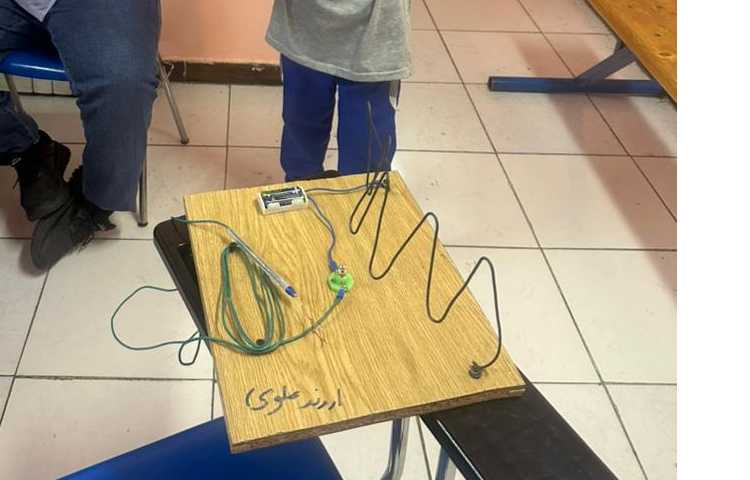 آزمایش ساخت عصب سنج درس پنجم علوم در ازمایشگاه 4