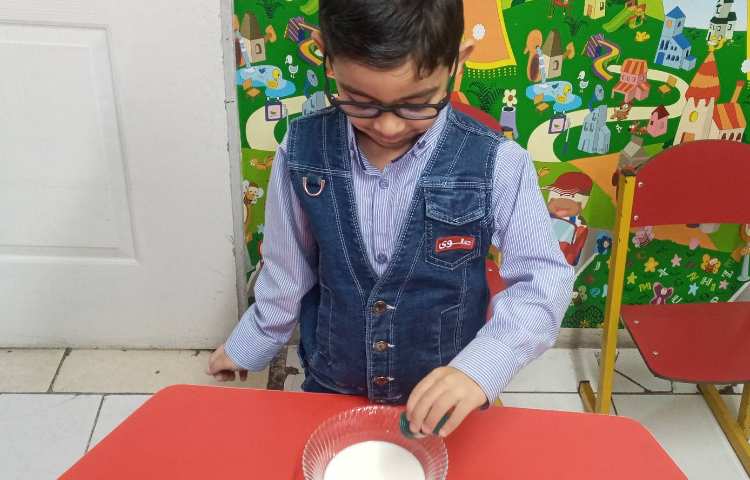 آزمایش (شیر و رنگ ) 3