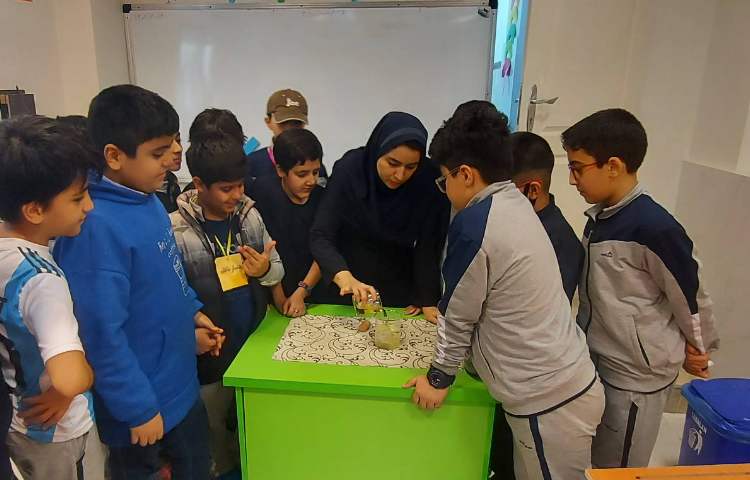 آزمایش علوم بررسی چگالی مواد 2