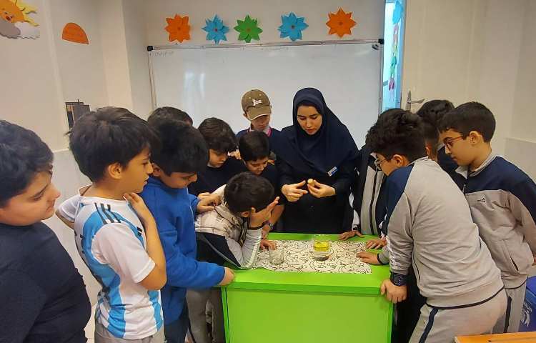 آزمایش علوم بررسی چگالی مواد 3