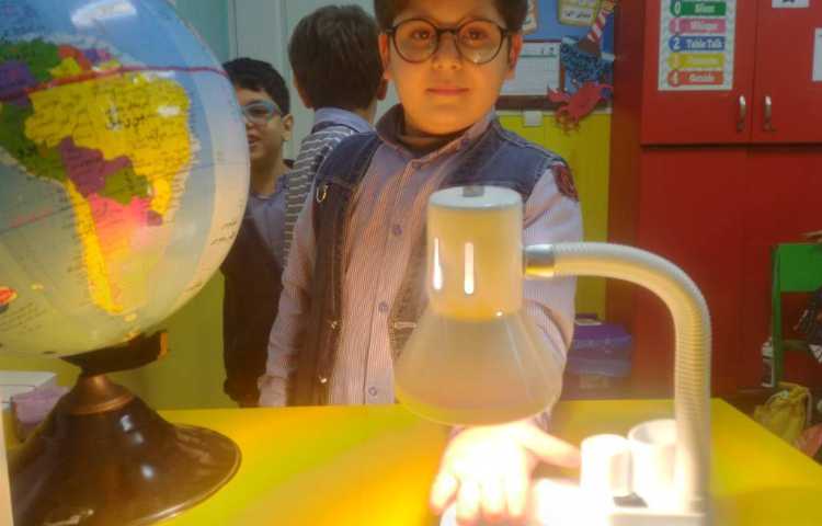 آزمایش علوم تاثیر تابش نور مستقیم و مایل 3