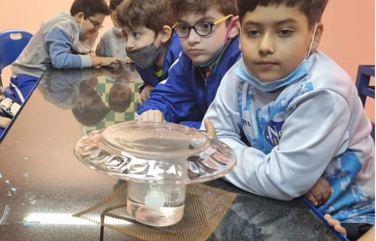 آزمایش علوم (دمای آب) دانش آموزان پایه سوم دبستان 3
