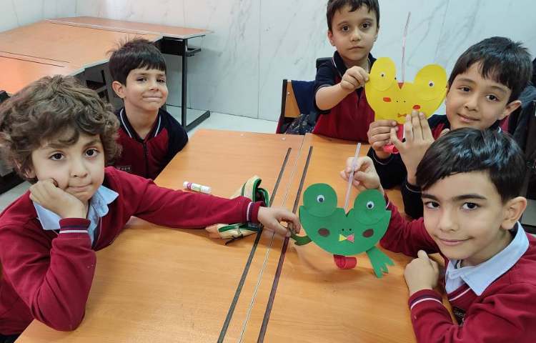 آزمایش قدرت نامرئی به صورت گروهی در کلاس انجام شد 7