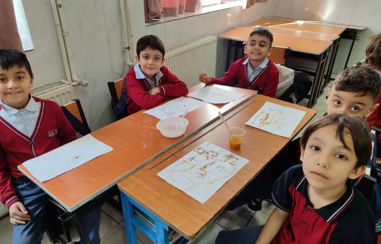 آزمایش (قلم‌جدویی) به صورت گروهی توسط دانش‌آموزان در کلاس انجام شد 6
