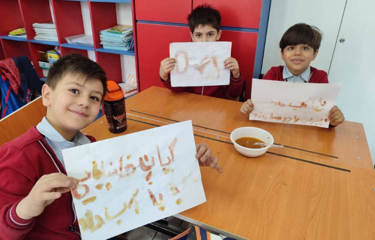 آزمایش (قلم‌جدویی) به صورت گروهی توسط دانش‌آموزان در کلاس انجام شد 7