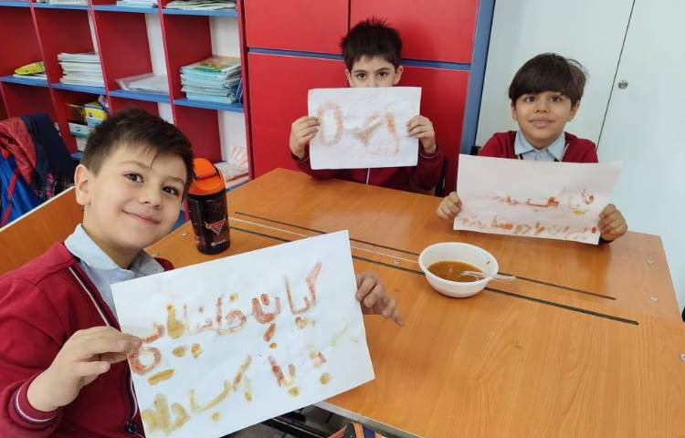 آزمایش (قلم‌جدویی) به صورت گروهی توسط دانش‌آموزان در کلاس انجام شد 8