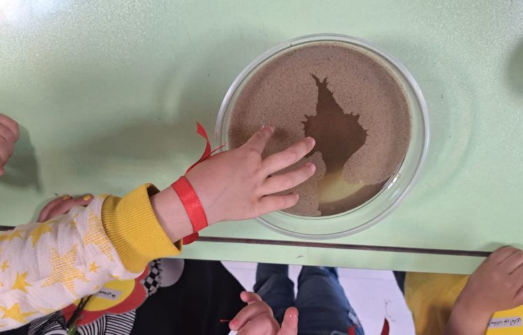 آزمایش مایع شگفت انگیز 2