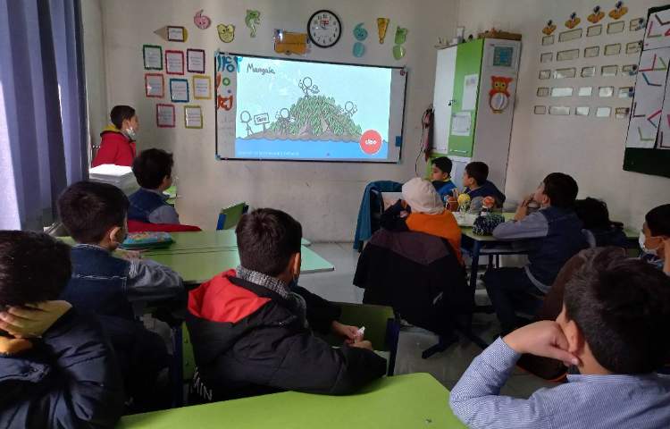 آزمایش نفوذپذیری انواع خاک ها 3