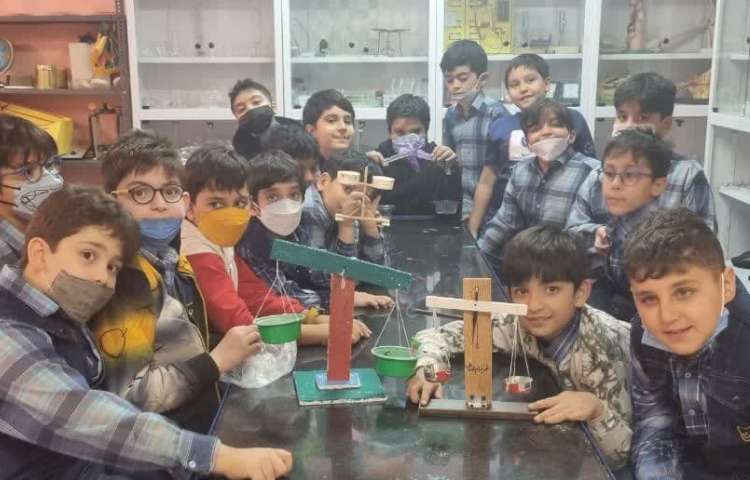 آزمایش و کار با ترازو دانش آموزان پایه سوم دبستان 2