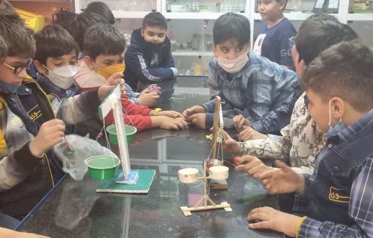 آزمایش و کار با ترازو دانش آموزان پایه سوم دبستان 5