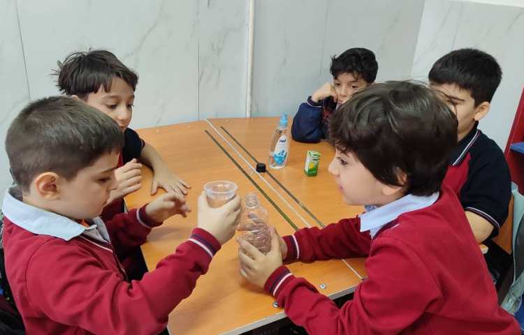 آزمایش (گوی‌بازیگوش) به صورت گروهی توسط دانش‌آموزان انجام شد 2