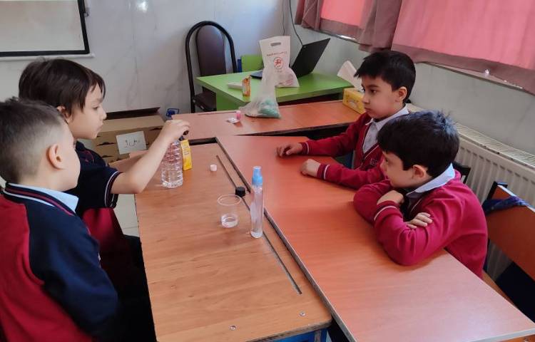 آزمایش (گوی‌بازیگوش) به صورت گروهی توسط دانش‌آموزان انجام شد 3
