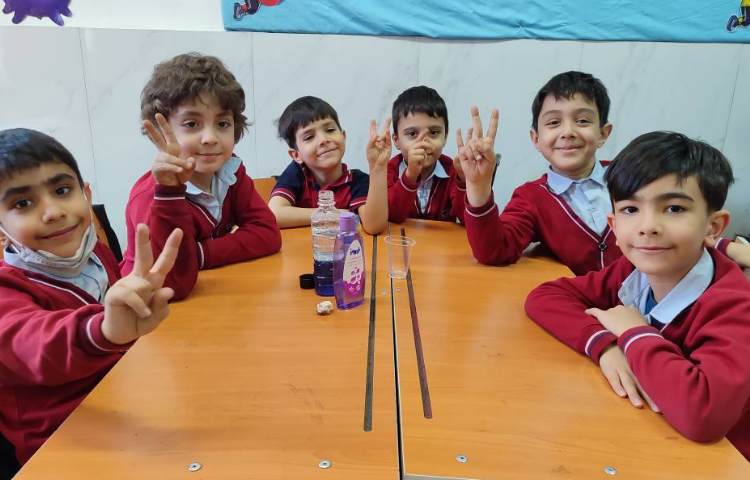 آزمایش (گوی‌بازیگوش) به صورت گروهی توسط دانش‌آموزان انجام شد 5