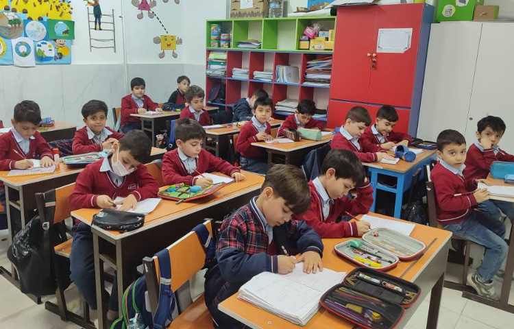 آزمونک میان دوره‌ای کلاس، درس فارسی و ریاضی در کلاس اجرا شد 2