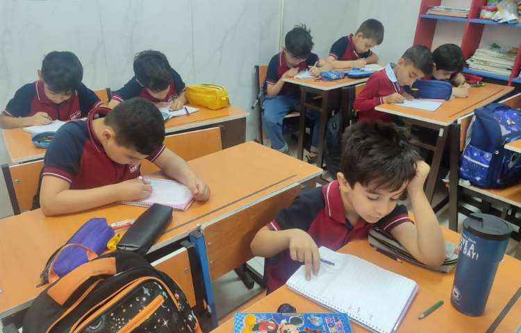 آزمونک کلاسی از درس ( ریاضی ، فارسی) در کلاس برگزار شد 3