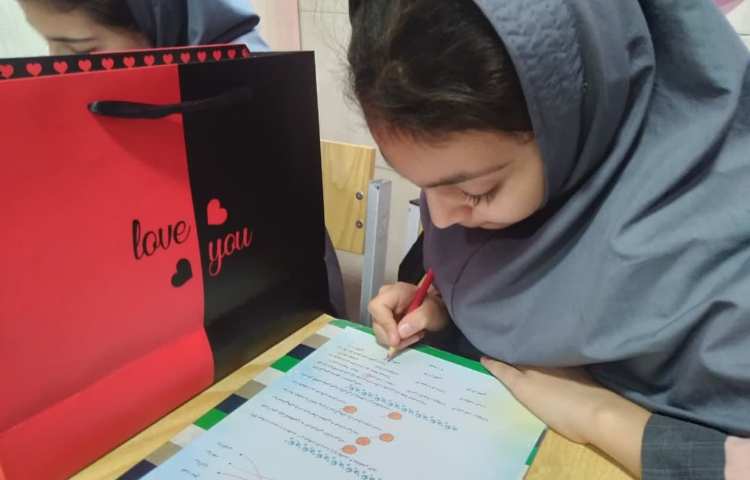 آزمون مداد قرمز 3